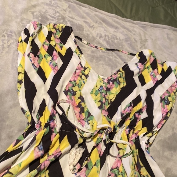 Super Cute Romper! - Picture 2 of 4